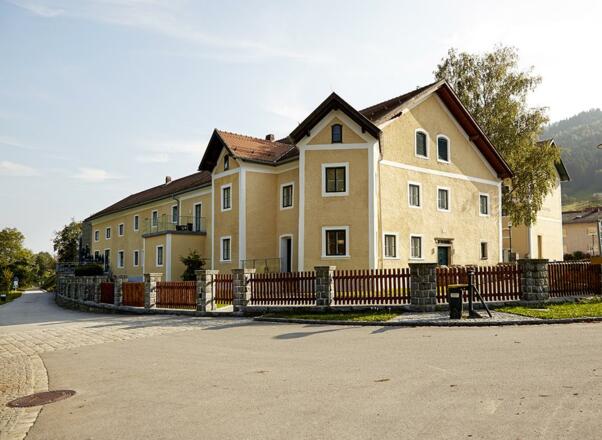 Ehemaliges Schloss außen