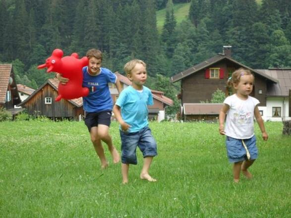 Spielende Kinder