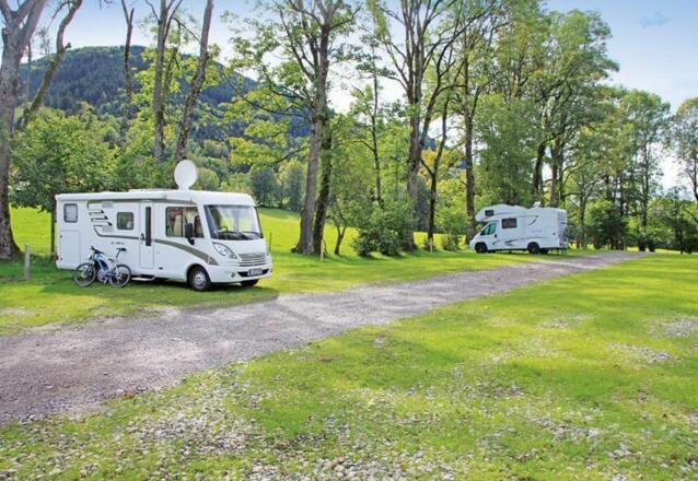 Camping- und Caravanstellplätze