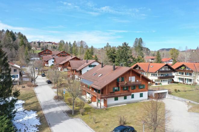 Tennisplatz und Minigolfanlage des Terrassenhauses