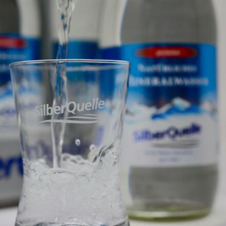Silberquelle Mineralwasser Glas