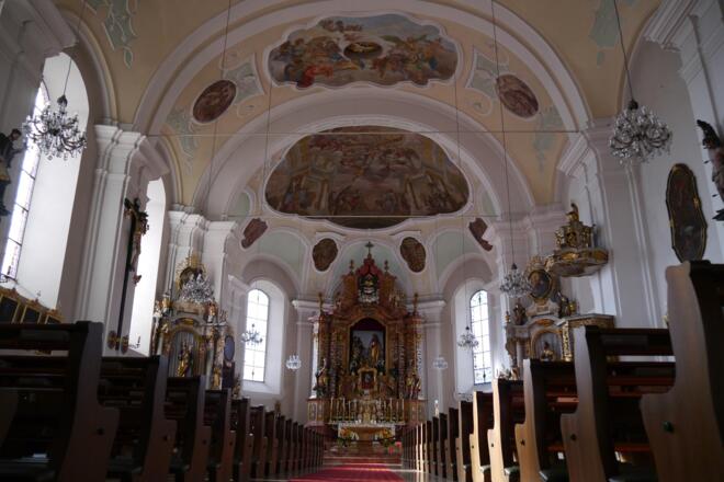 Pfarrkirche Breitenbach, Blick zum Chor