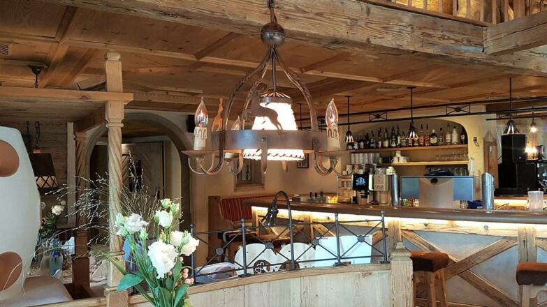 Innenansicht mit Bar