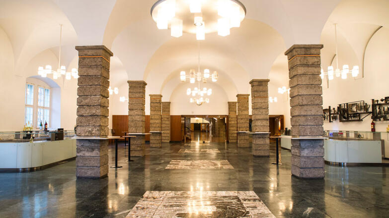 Großes Festspielhaus: Unteres Pausenfoyer