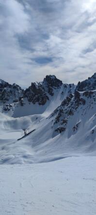 Die Malgrubenspitze und unsere Scharte von links oben nach rechts unten aus Sicht des Hoadl Hauses