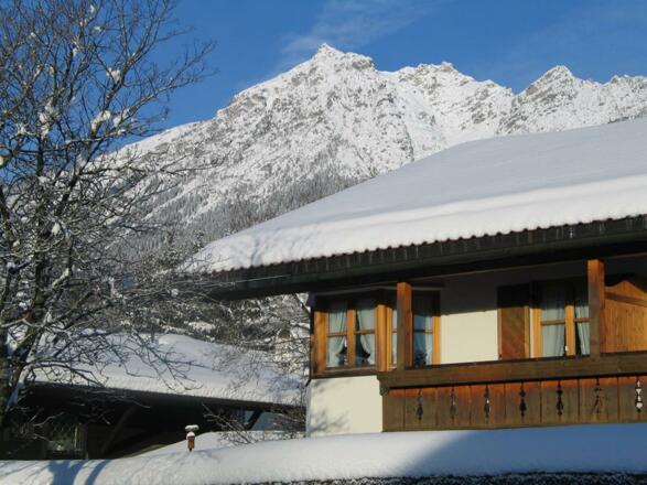 Fewo Zugspitze 75 m² mit Erker und Südbalkon