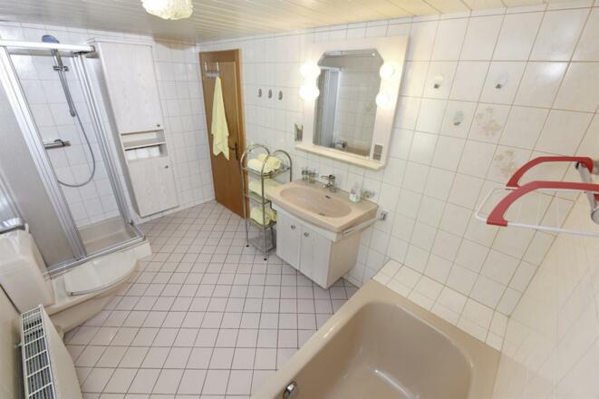 Badezimmer Apartment 1
