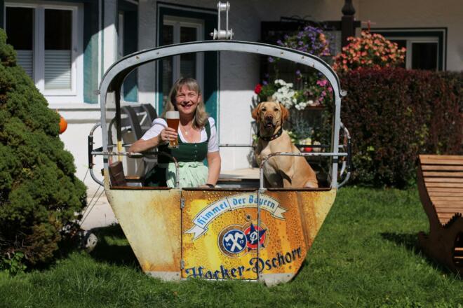 Eckbauergondel mit Sammy.jpg