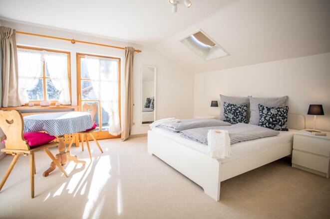 Schlafzimmer 2 mit Sitzplatz