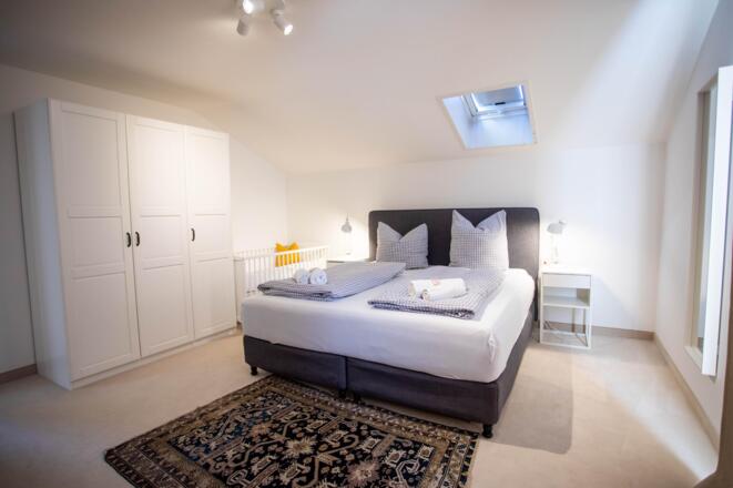 Schlafzimmer 1
