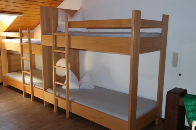 3 Hochbetten (6 weitere Schlafplätze)