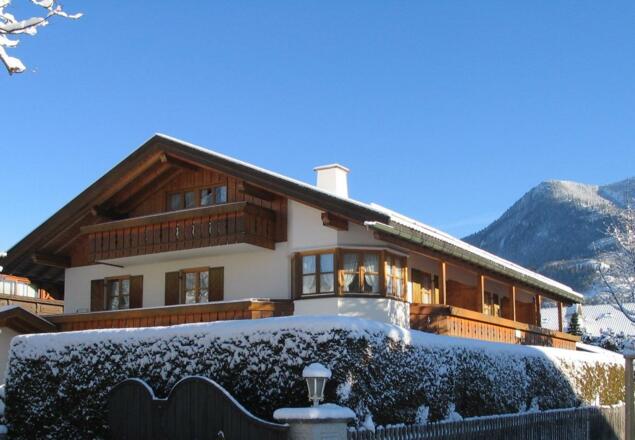 Westbalkon FW Kramer 2. St u. FW Zugspitze75 1.St