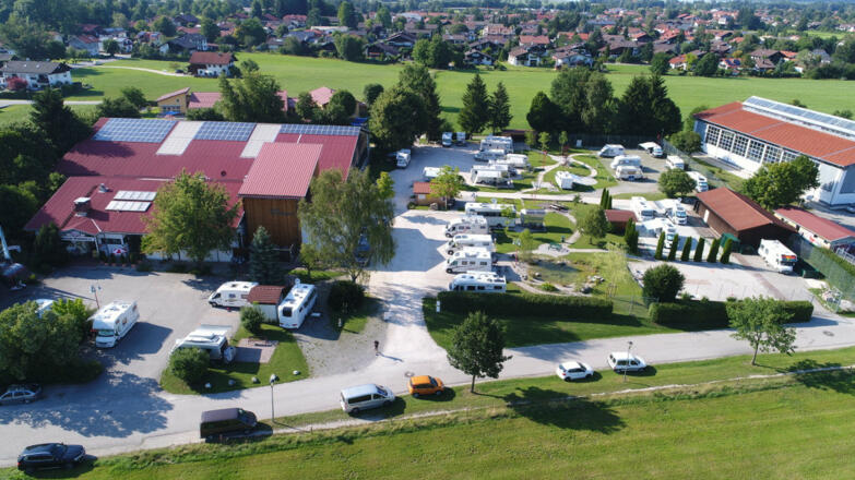 wohnmobilstellplatz-tennisplatz-bernau