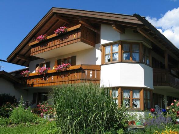 Westbalkon FW Kramer 2. St u. FW Zugspitze75 1.St