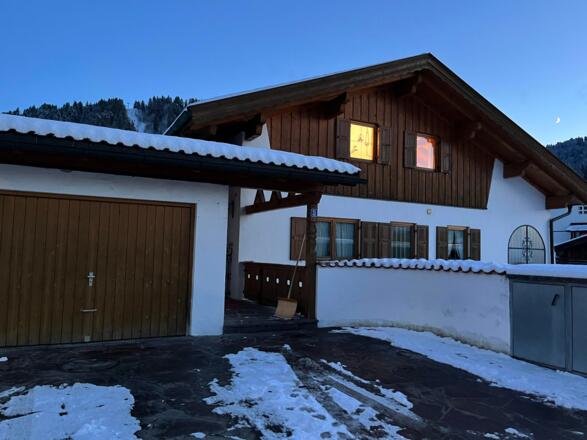 Haus von der Straße aus