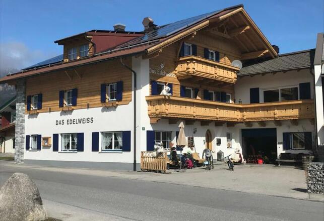 Ostansicht, Eingang