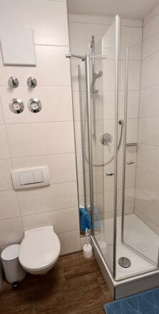 Frisch renoviertes Badezimmer