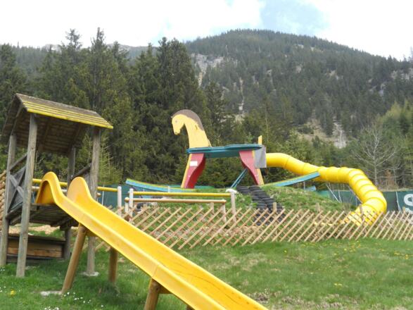 Größtes Schaukelpferd der Welt im Tier- und Spielpark Bichlbach