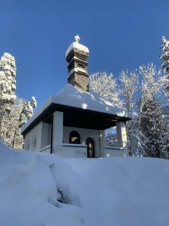 Kapelle in Grießen im Winter