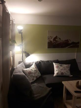 gemütliche Sofaecke (ausziehbar)