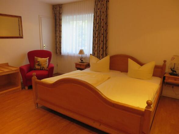 schönes Standard-DZ ohne Teppich