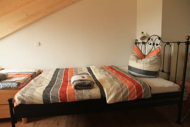 Schlafzimmer 1