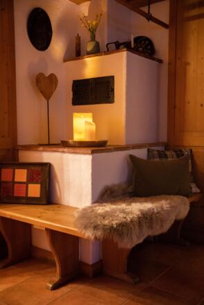 Kachelofen im Wohnzimmer