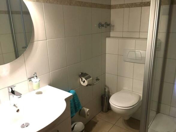 Bad mit Dusche/WC