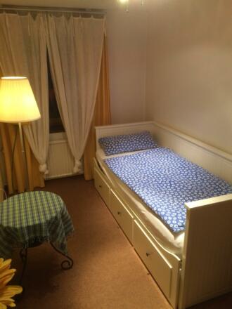 Schlafzimmer mit Einzelbett