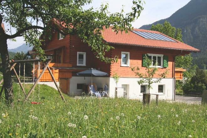 Hausansicht_-_Sommer