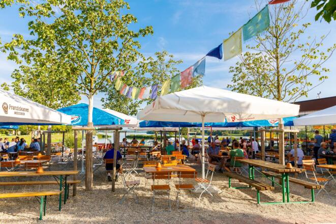Biergarten mit Donaublick