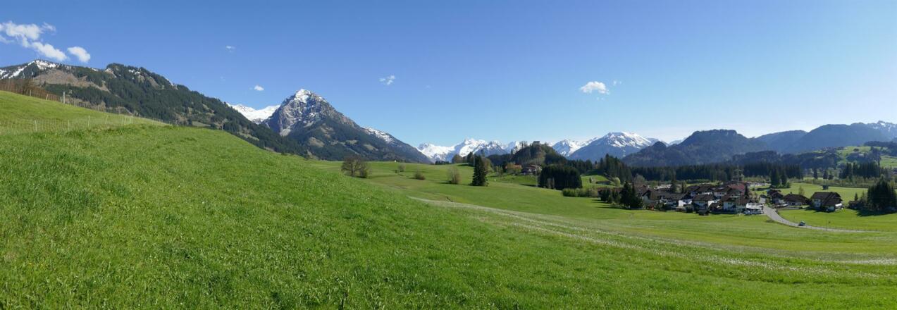 Rechts Haus Burgfrieden