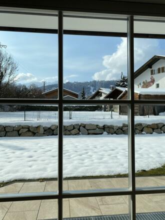 Beim Frühstück sieht man schon die Piste