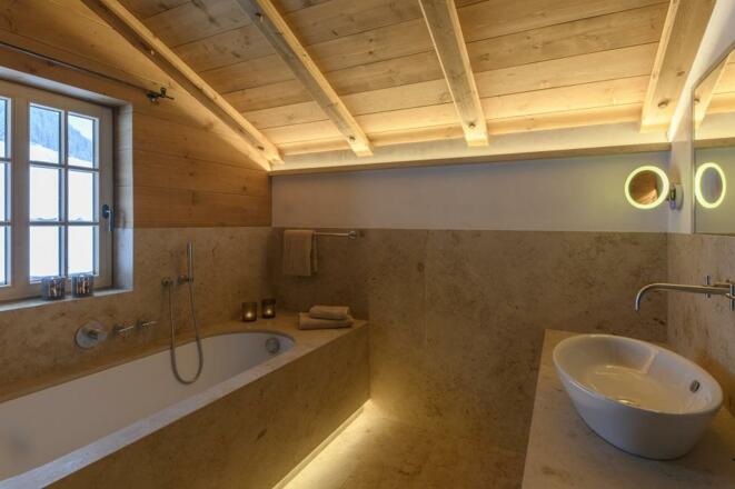 Berghaus Gauertal Bad mit Wanne im Obergeschoss