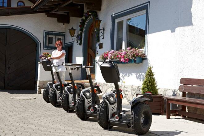 Segways Hoteleingang