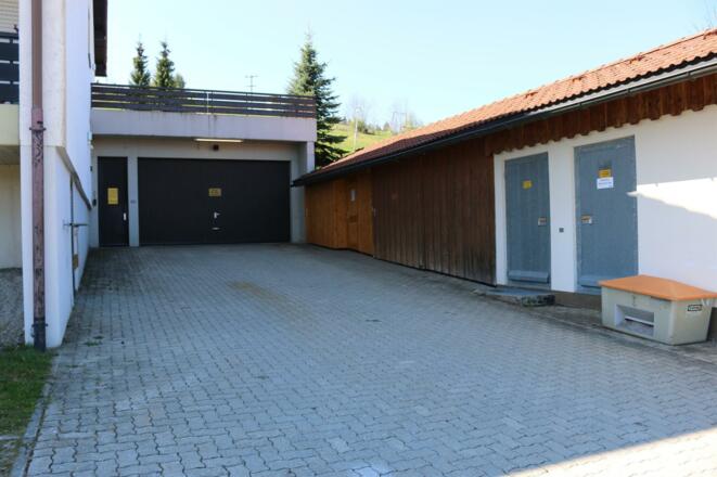Einfahrt zur Garage
