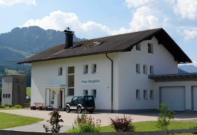 Aussenansicht im Sommer