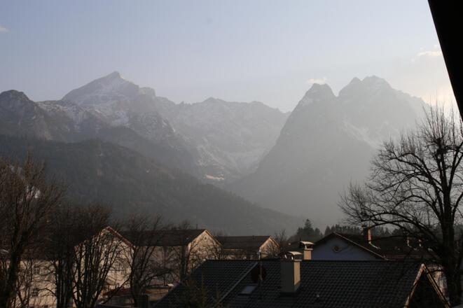Alpspitze und Waxensteine von Balkon aus aufgenomm