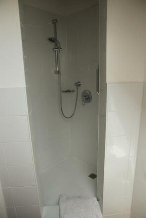Badezimmer 1/1