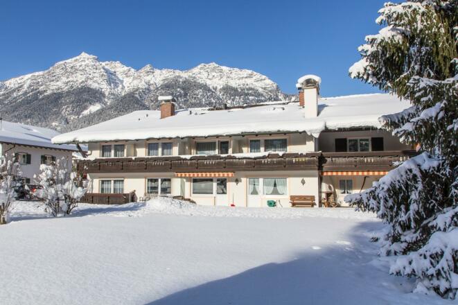 Gästehaus Hauterer Jörgl - Aussenansicht Winter