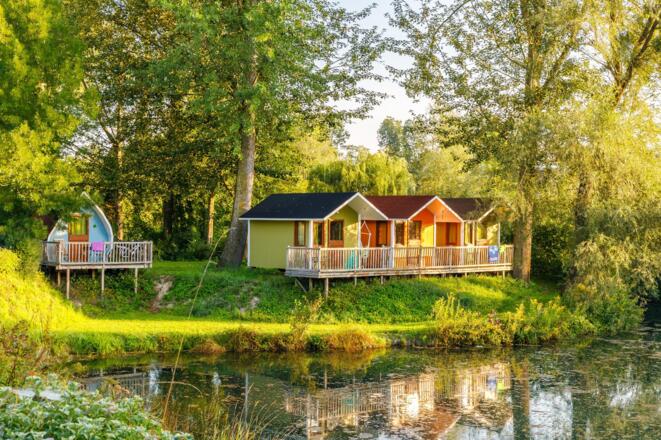 urige Hütten am Camping Au an der Donau