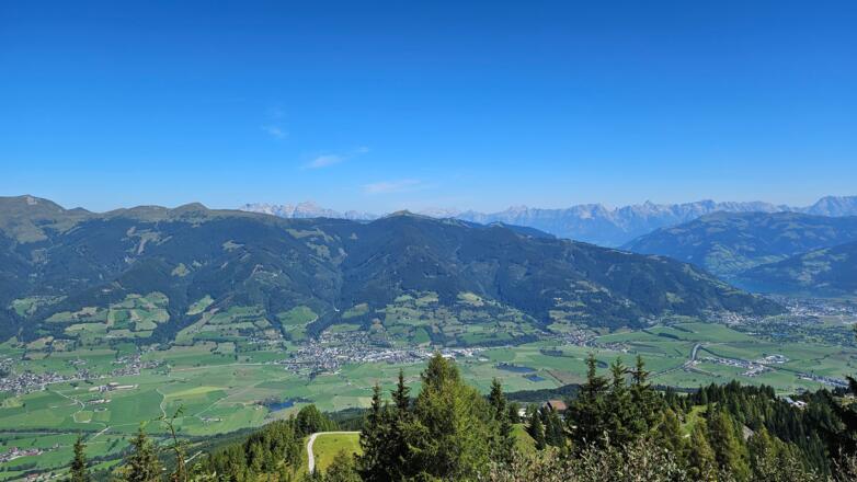 Traumhafte Ausblicke ins Salzachtal und den Zeller See