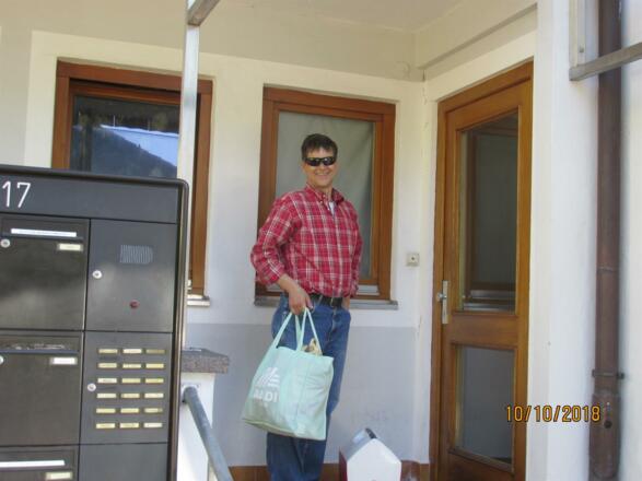 Hauseingang mit Gastgeber Tim