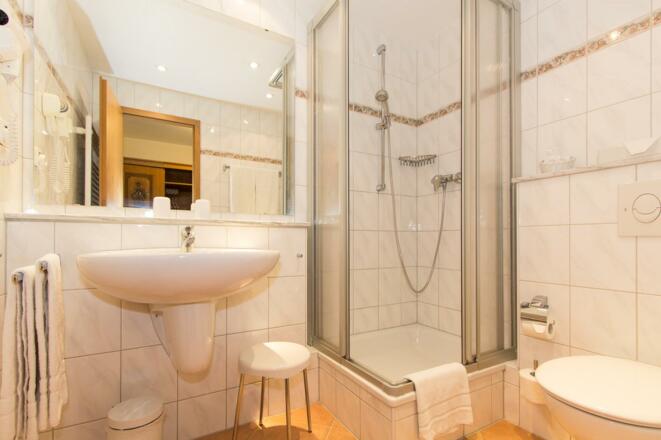 Gästehaus Hauterer Jörgl - Doppelzimmer Bad