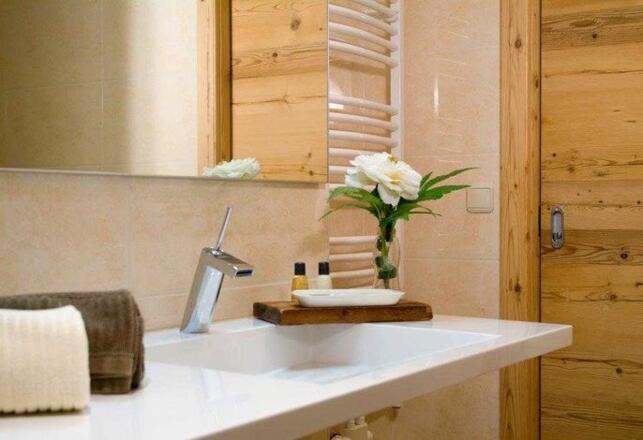 Luxuriöses Badezimmer mit Fußbodenheizung   © Fotostudio René