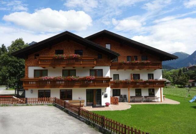Aussenansicht im Sommer