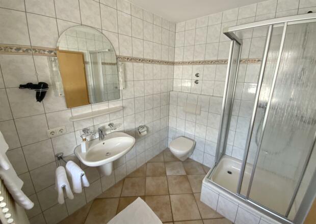 Bad Doppelzimmer