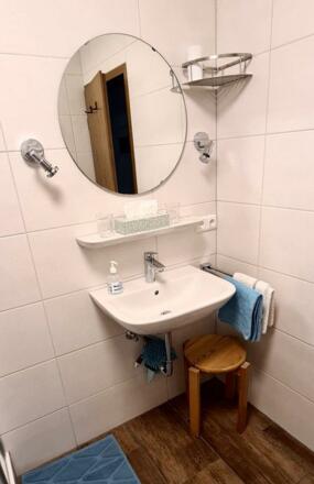 Frisch renoviertes Badezimmer