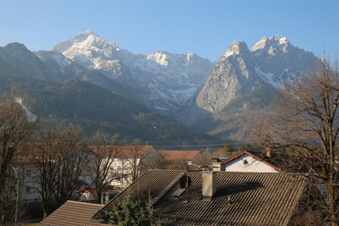 Alpspitze und Waxensteine von Balkon aus aufgenomm
