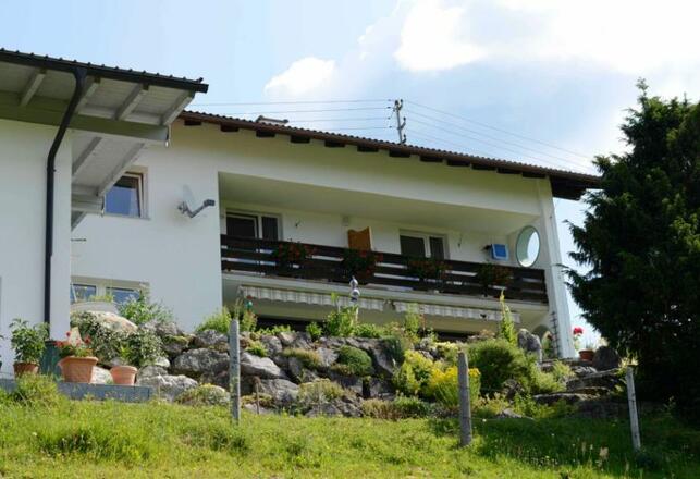 Aussenansicht im Sommer